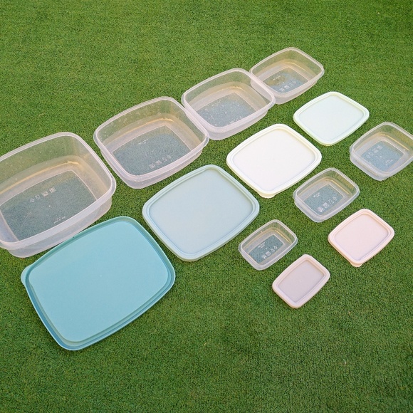 7 Piece Clear Food Storage Plastic Containers With Lids Takeaway Tubs Set New - Picture 1 of 2